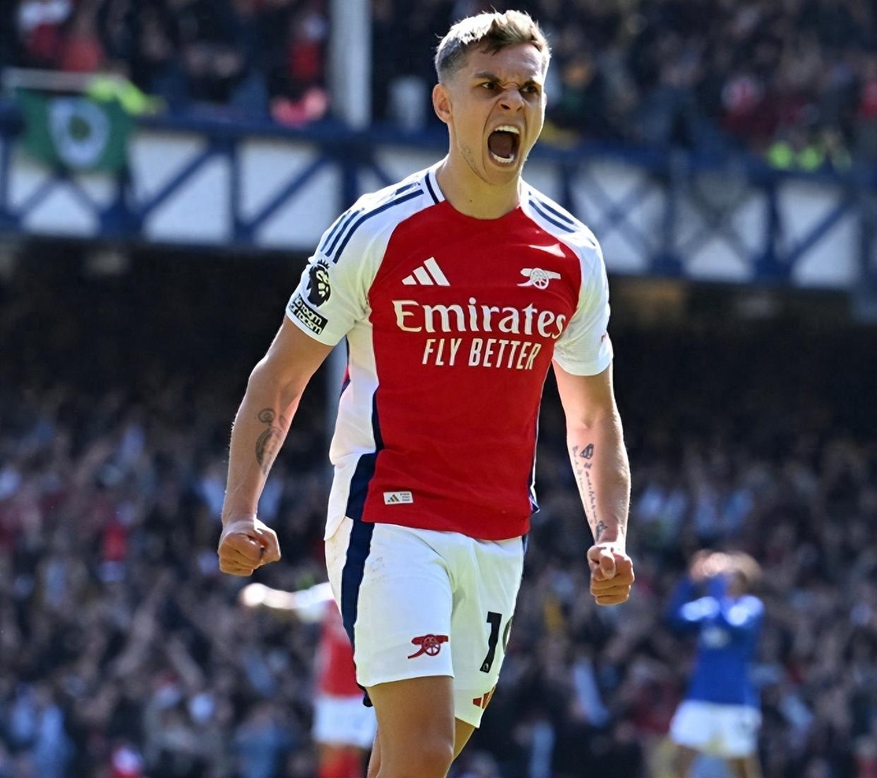 球队新援首秀 引发关注热议（球队新援处子秀登场 引发广泛热议）