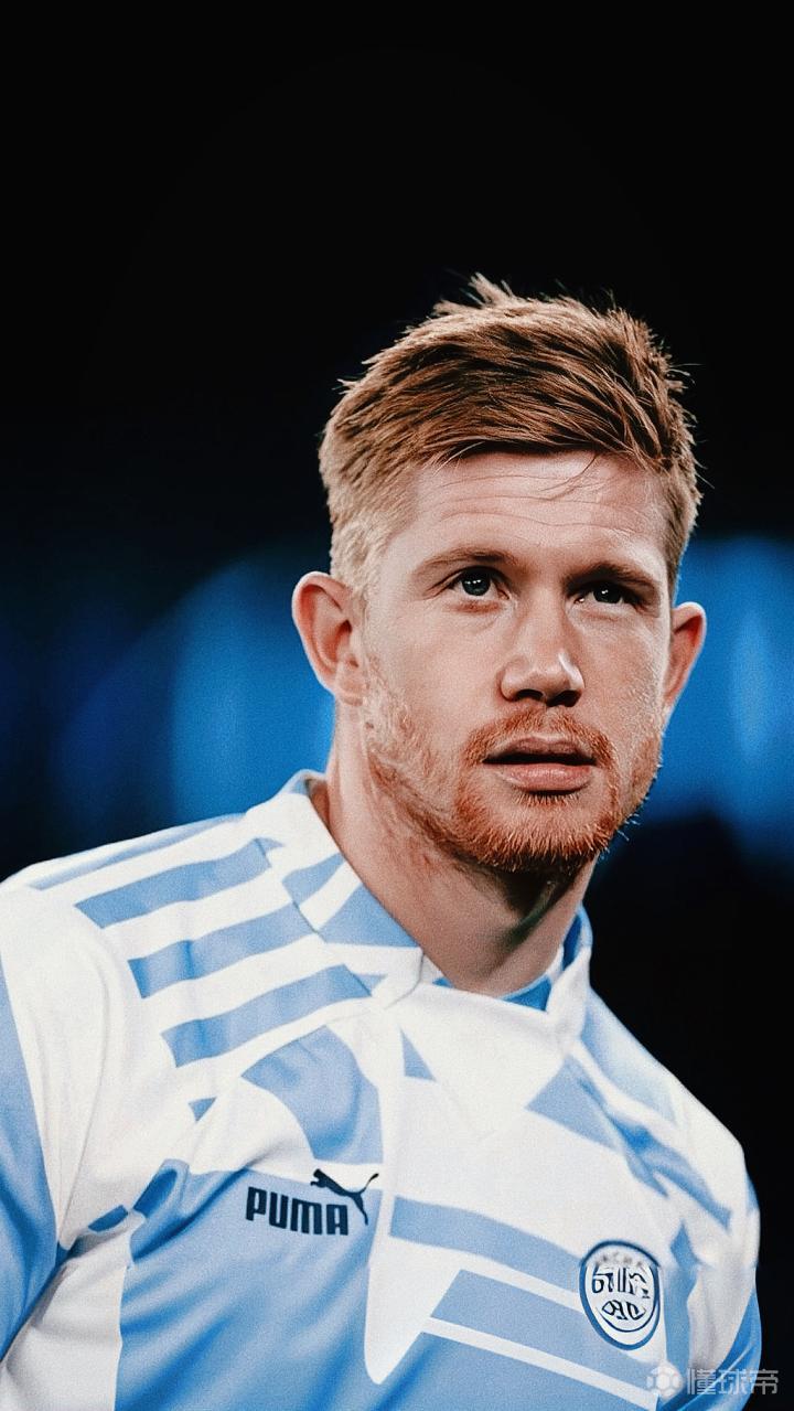 德媒：由于手指受伤，诺伊尔近两场都佩戴特制的四指手套参赛