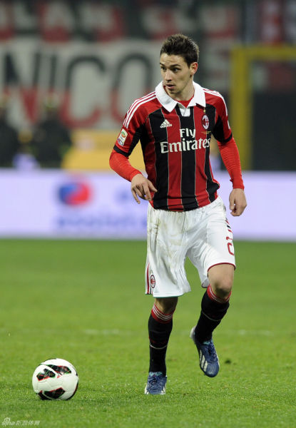 斯基拉：两家意甲俱乐部想租米雷蒂，但尤文不想放人（斯基拉：两队有意租借米雷蒂，尤文无意放行）