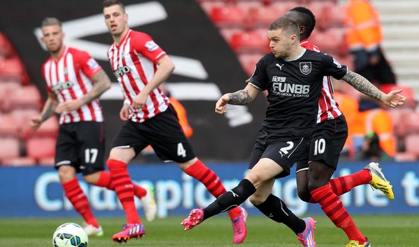 足球国足青训成果显现，小将成多队抢手货（国足青训见成效，年轻球员成各队争夺焦点）