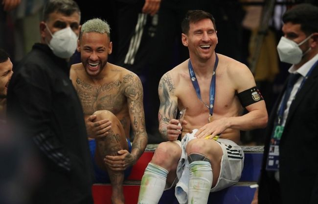 范戴克：赢球的感觉真好；我没有资格评判萨拉赫是否该道歉（范戴克：赢球真痛快；萨拉赫该不该道歉我无权置评）