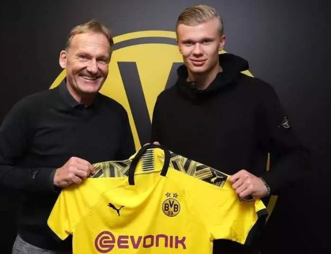 梅西荣膺美职联年度MVP，成北美体坛连续获奖伟大球员