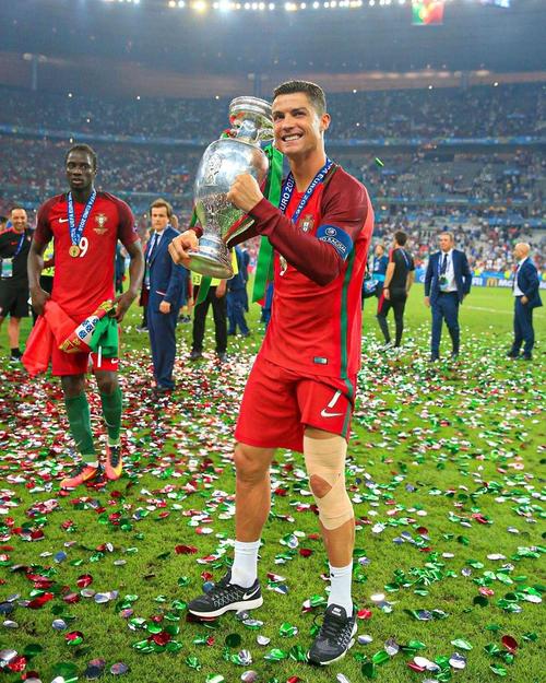 英超争议判罚：布莱顿进球犯不犯规？（英超引发争议：布莱顿这粒进球该判犯规吗？）