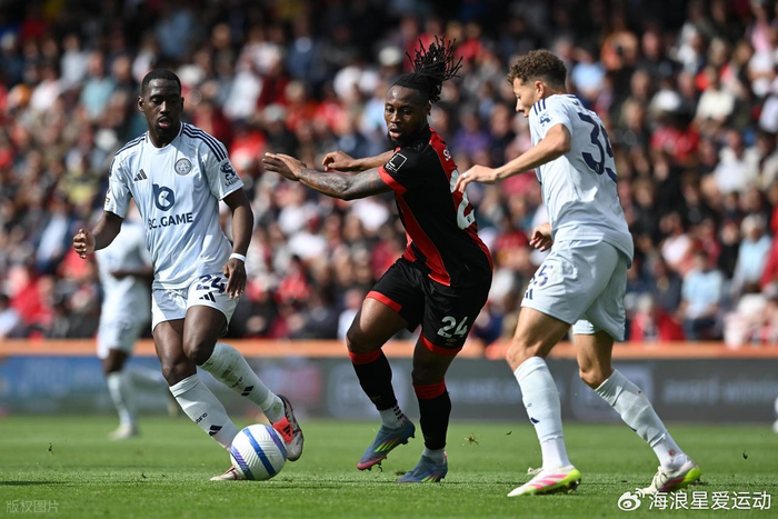 西甲半场：纳瓦罗、N.威廉姆斯建功，毕尔巴鄂2-0莱万特（西甲半场战报：毕尔巴鄂2-0领先莱万特，纳瓦罗与N.威廉姆斯破门）