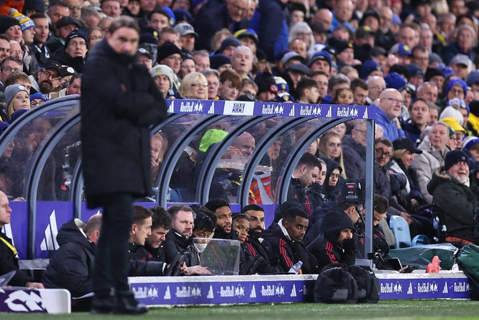 官方：牛津联主帅加里-罗维特下课；球队目前深陷英冠降级区（官方确认：牛津联解雇主帅加里-罗维特，球队深陷英冠降级区）