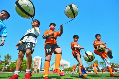 利兹联在英超第14轮主场3-1战胜切尔西，田中碧首球+勒温破门，结束连败并跳出降级区。