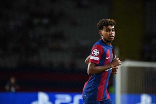 记者：切尔西中场霍尔加盟埃弗顿的转会费为2400万镑+浮动