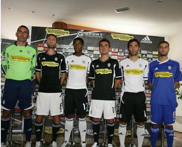 足球转会窗最新交易完成名单（足球转会窗已完成交易汇总）