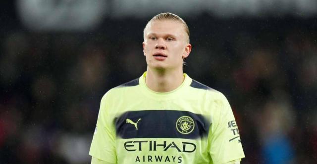 曼联新帝星已定申请转会，一周双赛却无缘出场！阿莫林解释不用原因（曼联新星已递交转会申请，双赛周仍未登场，阿莫林解释弃用原因）