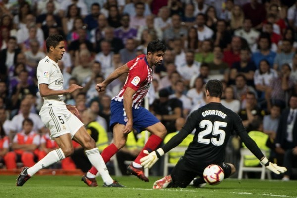 TA：利马传球出色&充满侵略性，他的回归可以丰富曼联打法（TA：传球精妙且侵略性十足的利马回归，有望为曼联战术增添多样性）