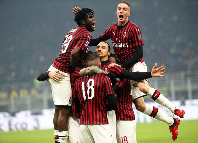 马卡：明年年初皇马将重启吕迪格的续约，双方期待再次合作（马卡报：皇马明年初将重启与吕迪格的续约谈判，双方均期待继续合作）