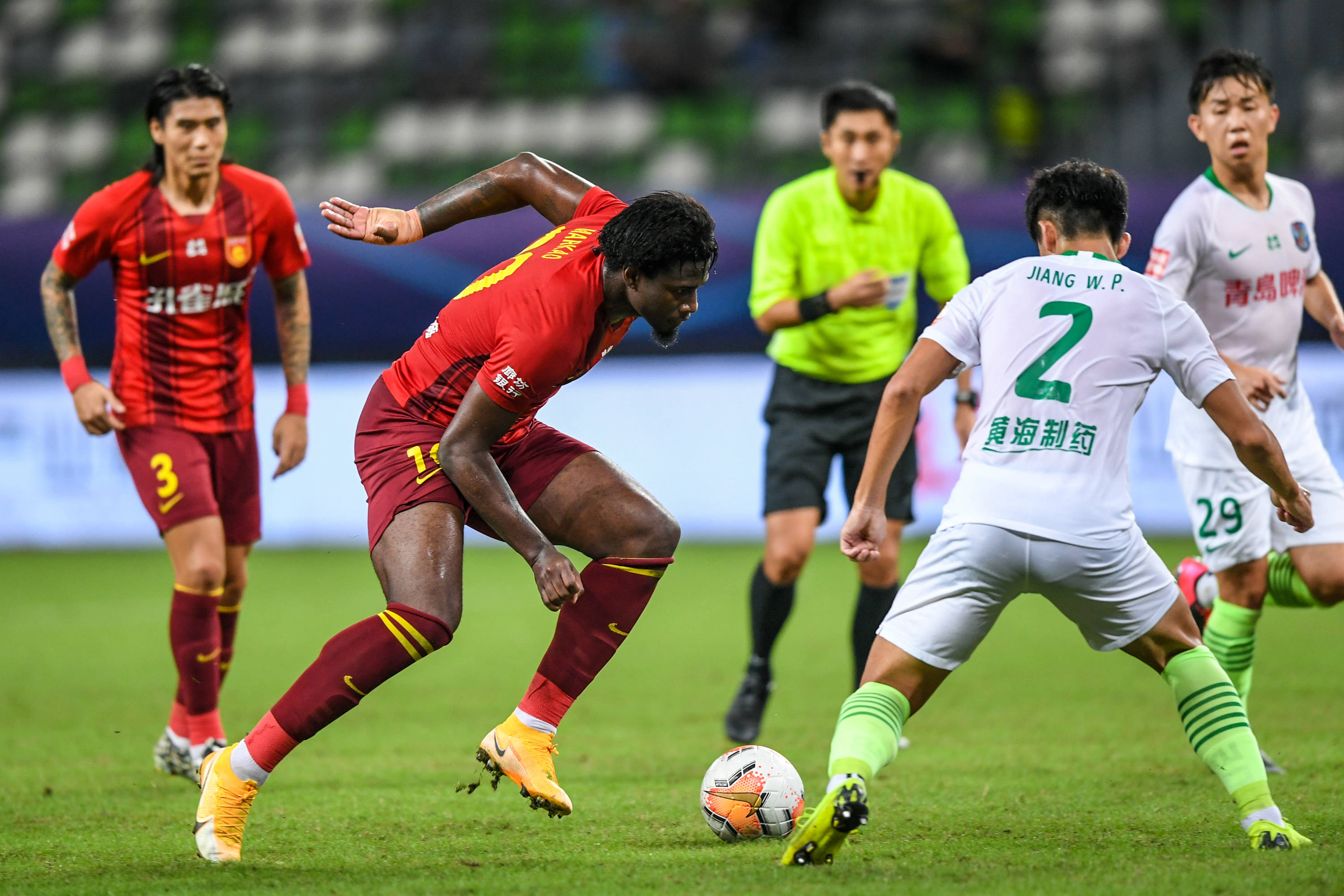 大博阿滕：我去巴萨得征得梅西的同意；夸他是谎言我喜欢C罗（博阿滕：去巴萨需梅西同意；否认夸梅西 自称更喜欢C罗）